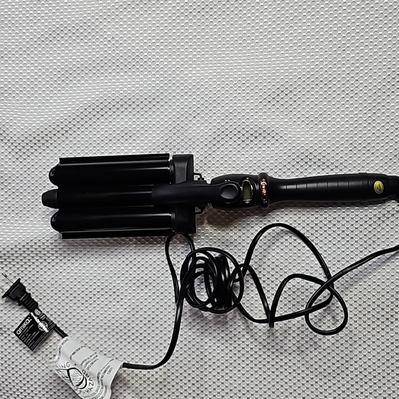 COPY - AMIKA HIGH TIDE DEEP  BEACH WAVER 3 BARREL CURLING IRON - Picture 8 of 10